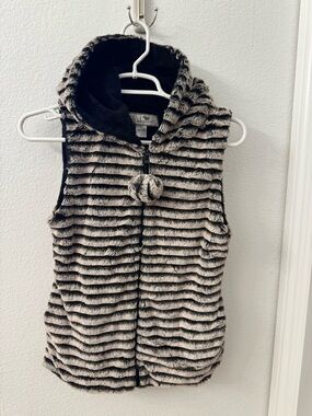 Widgeon Girls Striped Faux Fur Hooded Vest - Black & Gray Large Zip up